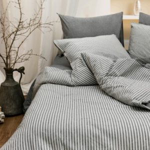 GKC Home Exclusive İpliği Boyalı Nevresim Takımı – Duman, rengi ve dokusuyla yatak odanızın ambiyansını değiştirir. Ferah bir ortam oluşturur ve her mevsim kullanıma uygundur.
